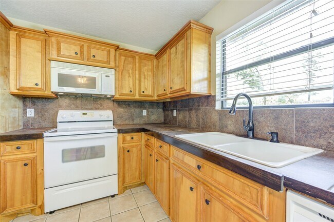 Building Photo - 9550 Thousand Oaks Loop