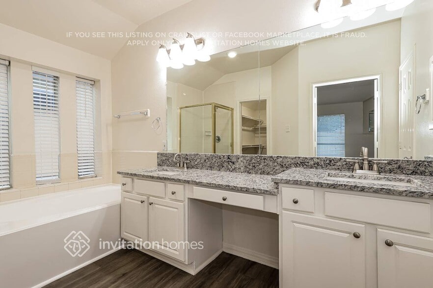 Building Photo - 15726 Stiller Park Dr