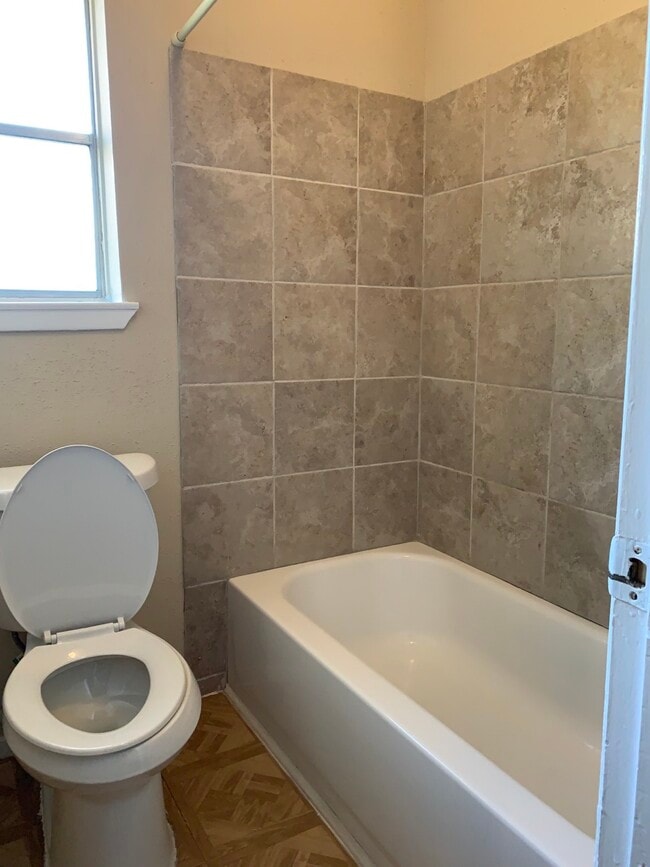 Building Photo - 722 Stephanie Dr