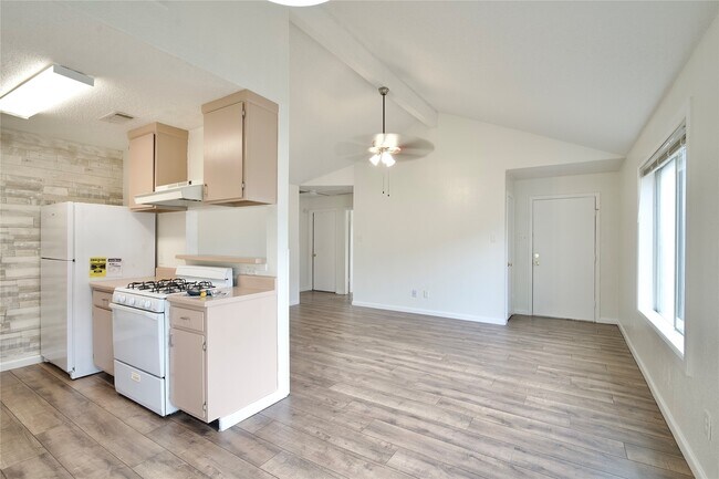 Building Photo - 10810 Parkland Woods Dr