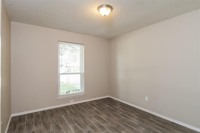 Building Photo - 6637 N Park Dr