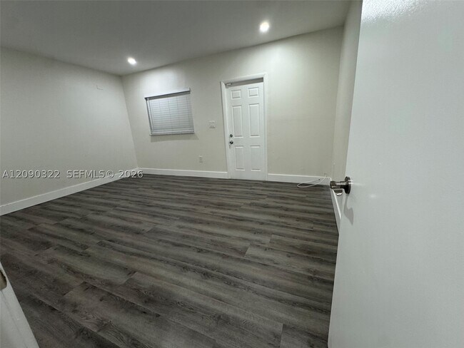 Building Photo - 2628 SW 31st Pl