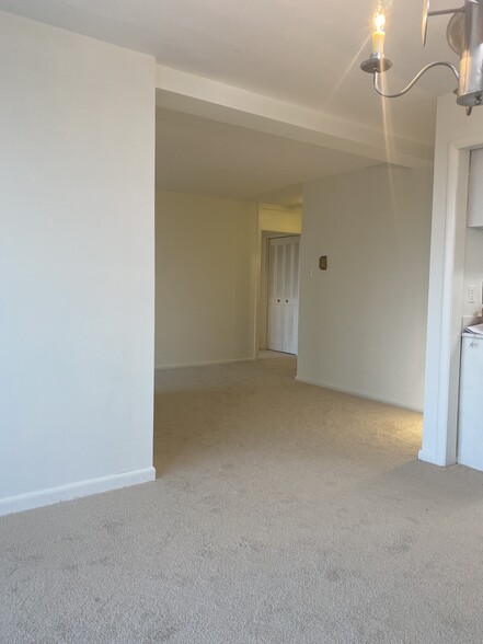 Building Photo - 10201 Grosvenor Pl