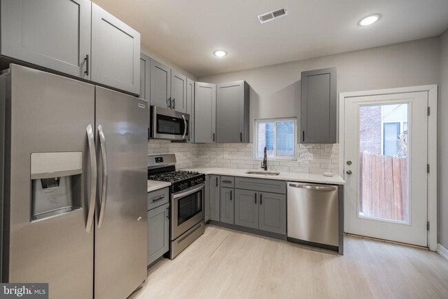 Building Photo - 2428 Jasper St