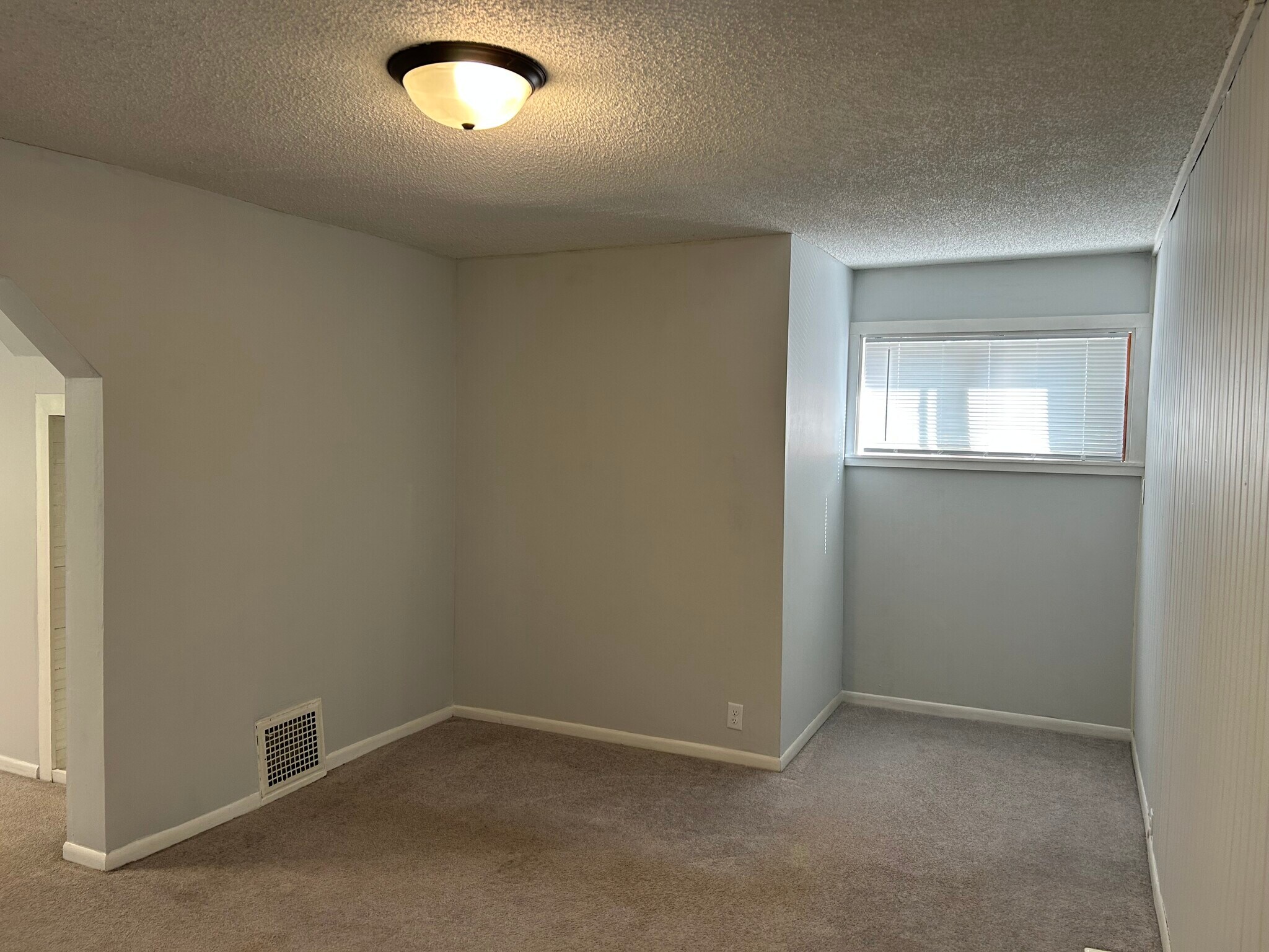 Lviving Room view 2 - 203 Annapolis St W