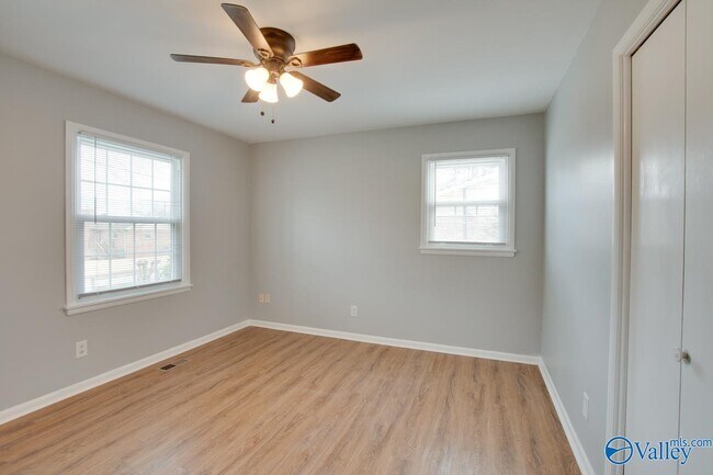 Building Photo - 9802 Dolphin Dr