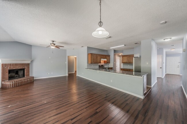 Building Photo - Spacious single-story 4-bedroom, 2-bath home in Arlington, Mansfield ISD