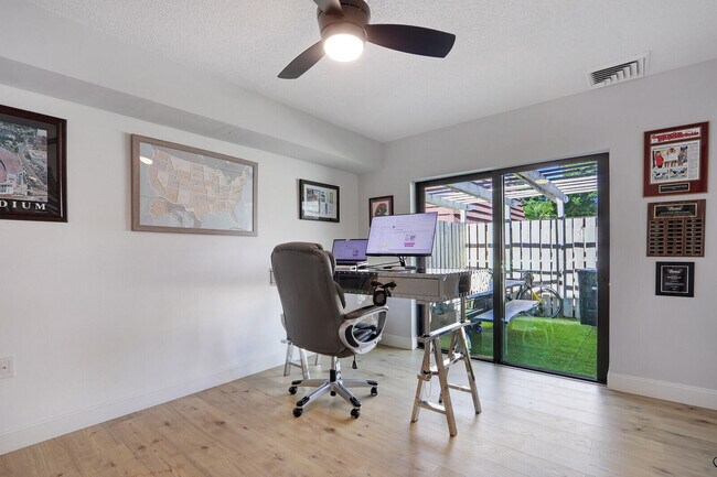 Building Photo - 1614 16th Ln