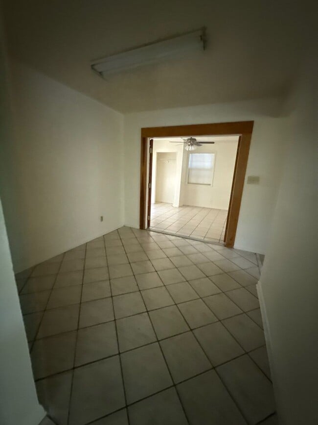Building Photo - 4 bed/ 2.5 bath home, Walk to the stadium!...