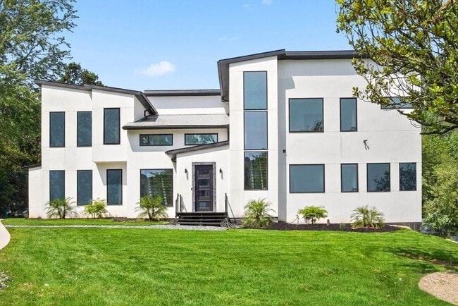 Building Photo - 1756 N Akin Dr NE