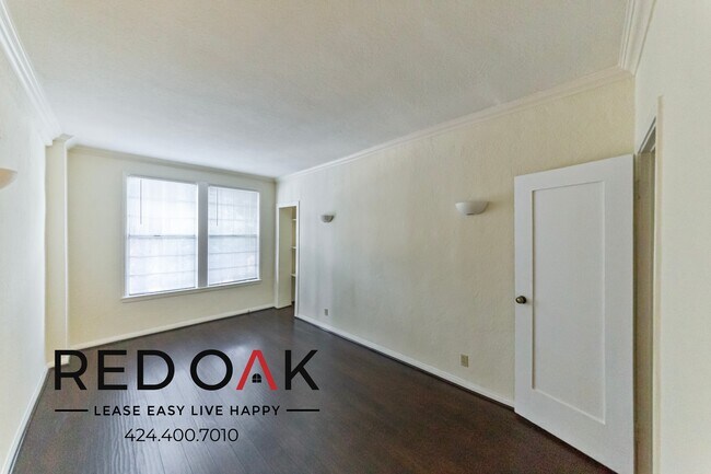 Building Photo - Spacious and inviting Two Bedroom with Loa...