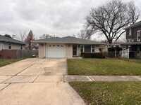 Building Photo - 913 Curtis Ave