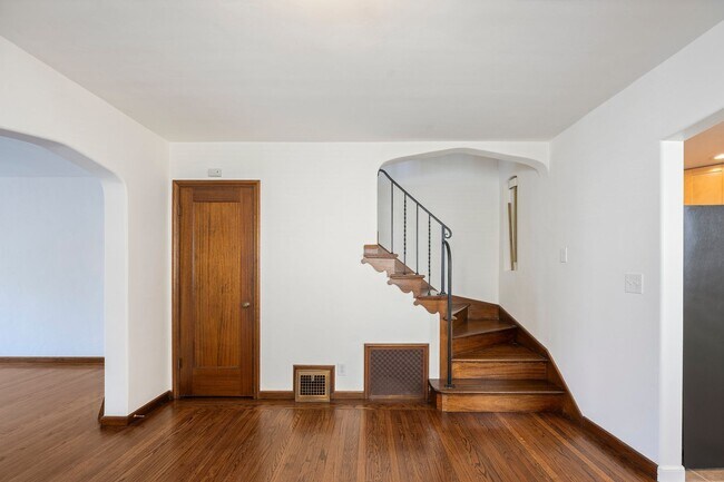 Building Photo - North Berkeley 2 Bedroom Rare Finds!
