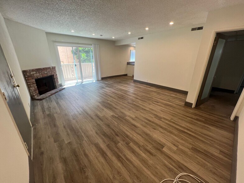 Building Photo - 1444 Centinela Ave