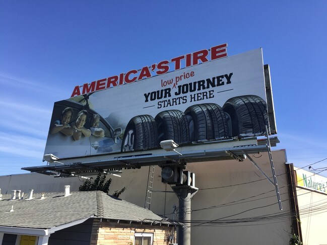 Building Photo - 1425 Laurelwood Rd