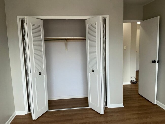 Building Photo - Luxury 2-bedroom 2-bath condo in Grosvenor...