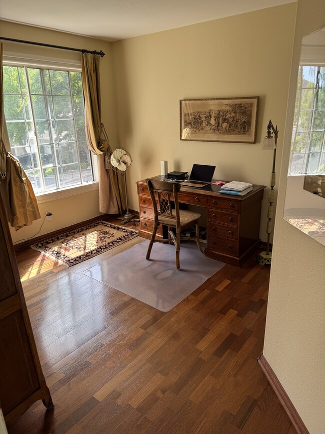 Building Photo - 5608 Roundtree Pl