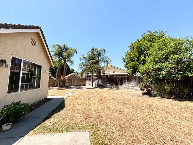 Building Photo - North Merced: Spacious end of cul-de-sac 4...