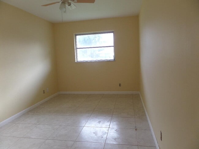 Building Photo - 9145 E Highland Pines Blvd