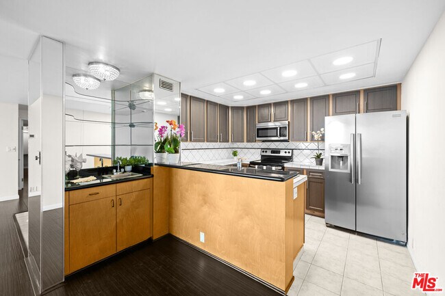 Building Photo - 10535 Wilshire Blvd