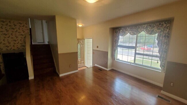 Building Photo - Charming 4-Bedroom West Point Retreat with...
