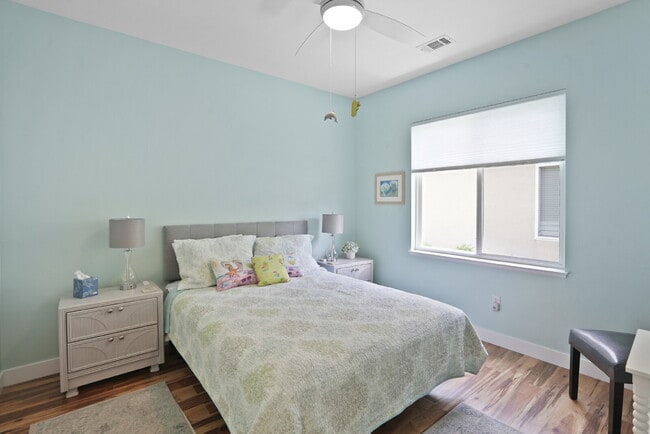 Building Photo - 211 Hampton Cir