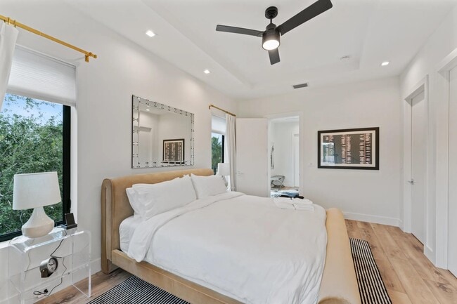 Building Photo - 214 28th St