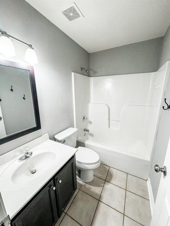 Building Photo - 4623 E Ashglen Cir
