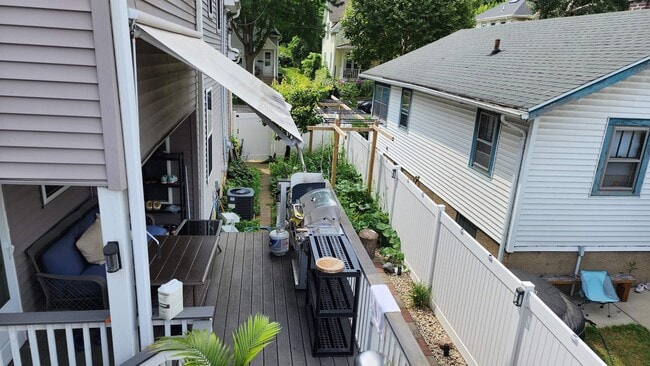 Building Photo - 513 S Brooks St