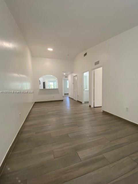 Building Photo - 935 NE 34th Ave