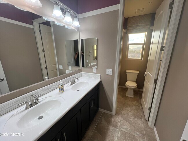 Building Photo - 21284 W Almeria Rd