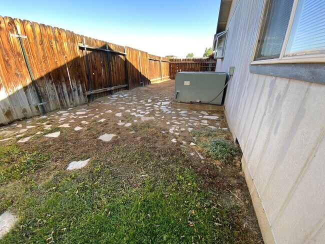 Building Photo - 1001 Sunburst Dr