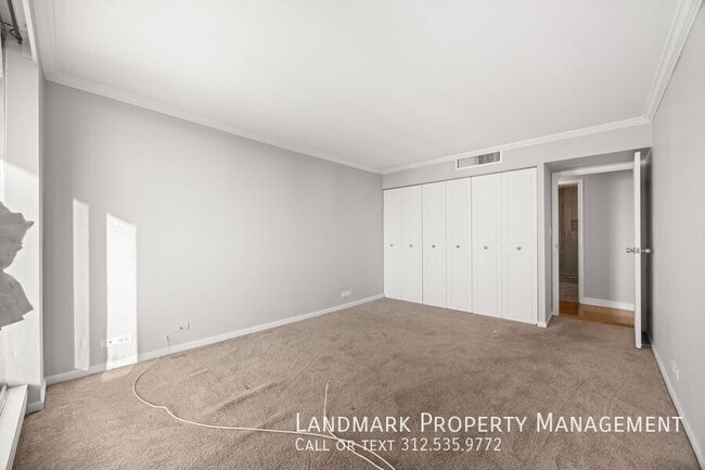 Building Photo - 6033 N Sheridan-Unit 35D