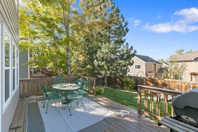 Building Photo - 829 W Sparrow Hawk Dr