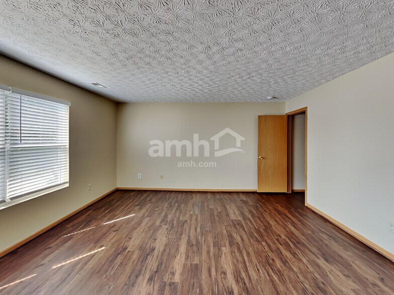 Building Photo - 5388 Englecrest Dr