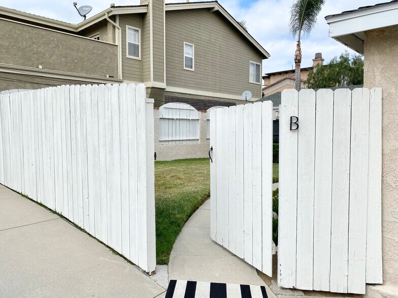 Building Photo - 2019 Curtis Ave