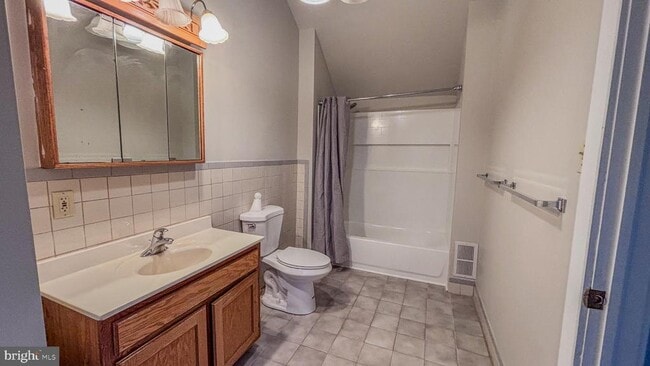 Building Photo - 28 S Lenola Rd