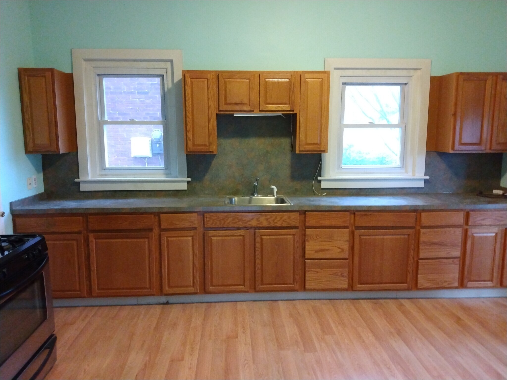 Kitchen/pntry - 417 W Walnut St