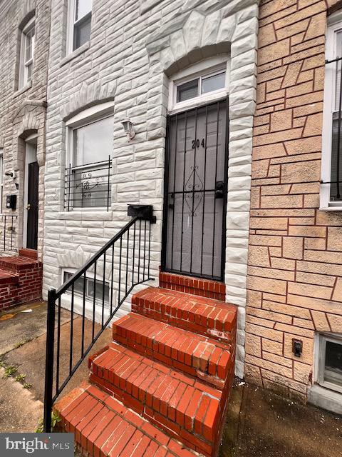 Building Photo - 204 N Rose St