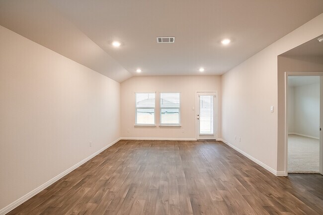 Building Photo - 490 Evergreen Sumac Loop, Kyle, Texas 78640