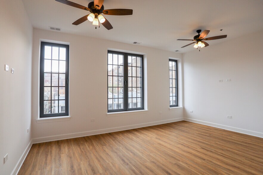 Building Photo - 3158 N Broadway St