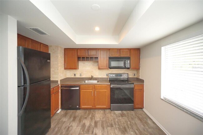 Building Photo - 305 S Westland Ave