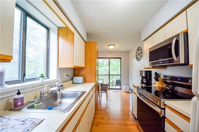 Building Photo - 115 Fillow St