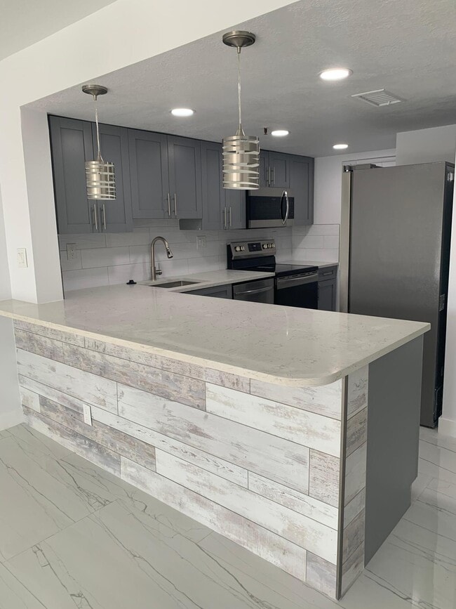 Building Photo - 2786 Tennis Club Dr