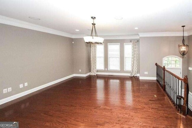 Building Photo - 1004 E Paces Chase