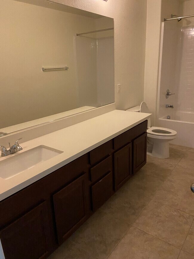Upstairs hallway bathroom - 2416 Splendid Manor Ct