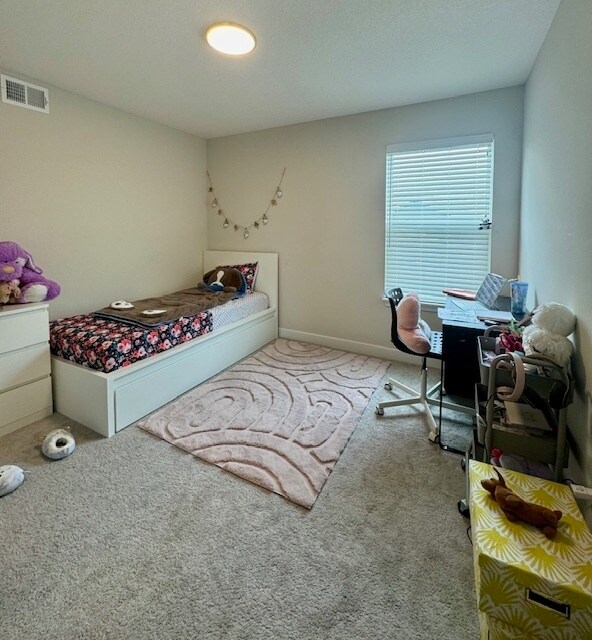 Building Photo - Large 4 Bedroom with Finished Basement - L...