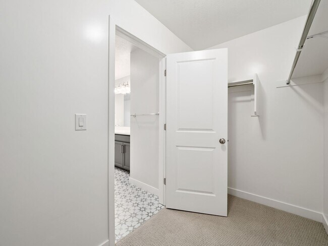 Building Photo - Wau-15083 S Reins Way Bluffdale, UT 84065