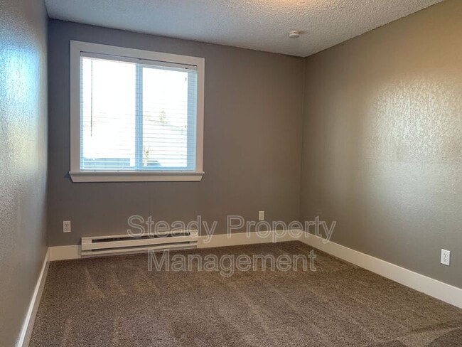 Building Photo - 1822 S 95th St