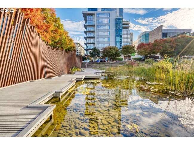 Building Photo - Lovely Corner unit in the Pearl District